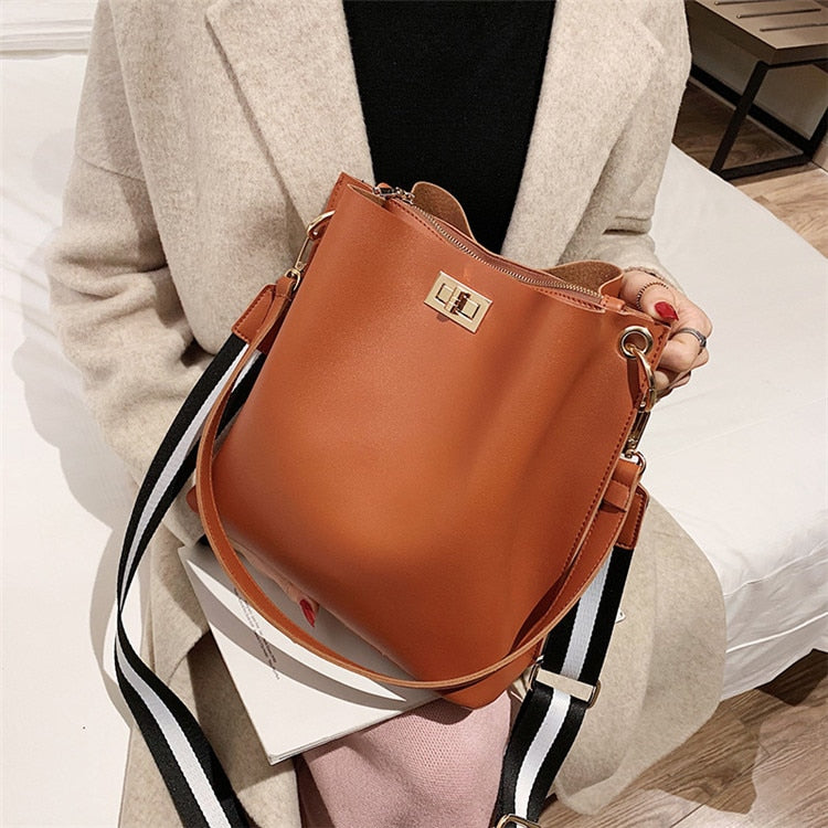 HISUELY Hot Sale New Women PU Leather Handbags Fashion Designer Black Bucket Vintage Shoulder Bags Messenger Bag High Quality