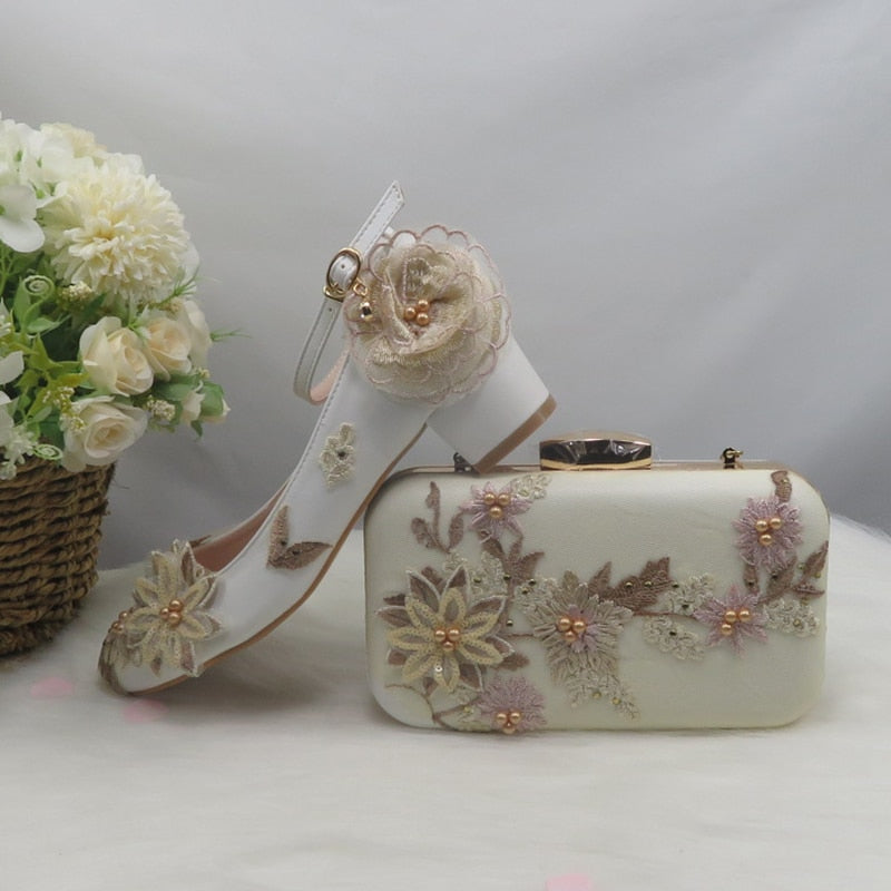 2020 New White Lace Flower wedding shoes with matching bags High heels Pointed Toe Ankle Strap Ladies Party shoe and bag set