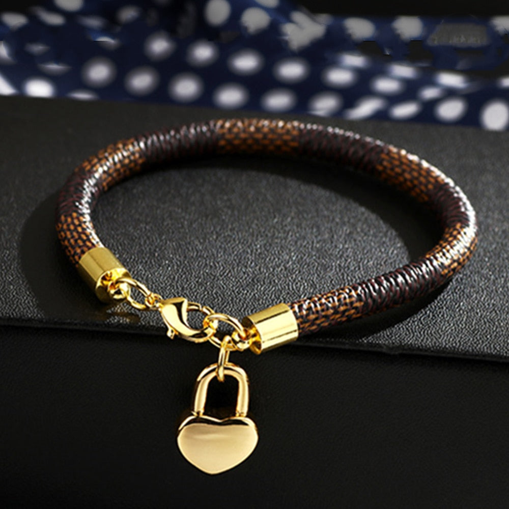 Enthusiasm Classic Women Bracelet Brown Leather Gold Alloy Cute Love Bag Pendant Women Bracelets for Men and Women Jewelry Gifts