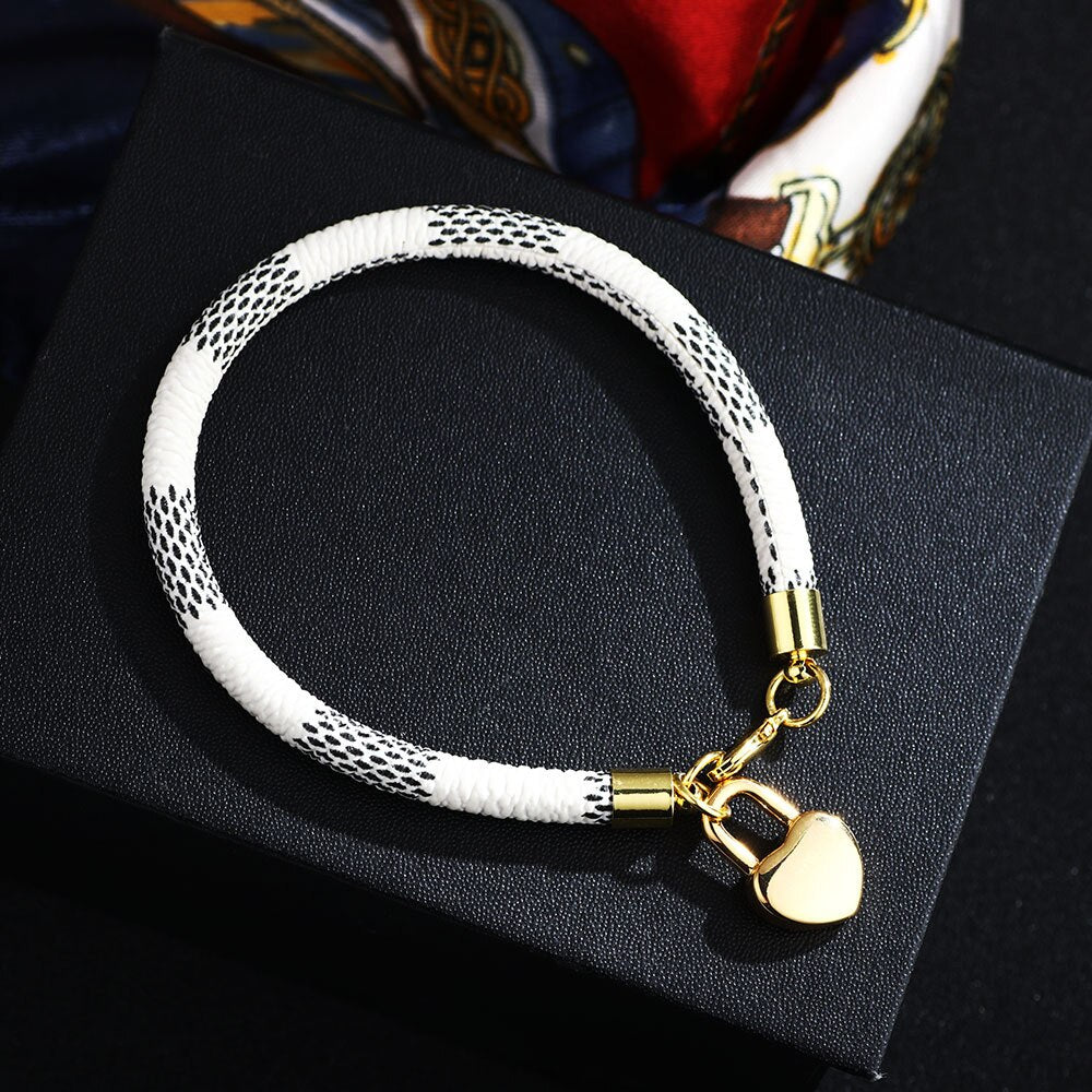 Enthusiasm Classic Women Bracelet Brown Leather Gold Alloy Cute Love Bag Pendant Women Bracelets for Men and Women Jewelry Gifts