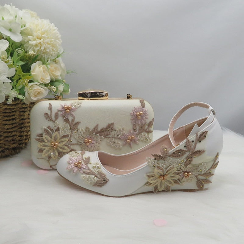 2020 New White Lace Flower wedding shoes with matching bags High heels Pointed Toe Ankle Strap Ladies Party shoe and bag set