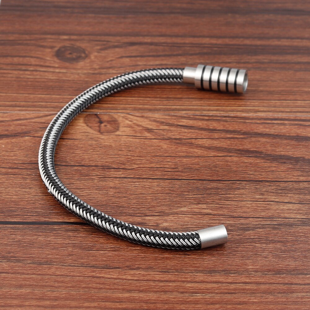 Punk Threaded Button Metal Weaving Bracelet for Men Women Stainless Steel Twining Classic Style Charm Black High Quality