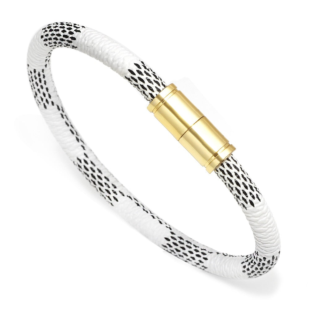 Enthusiasm Classic Women Bracelet Brown Leather Gold Alloy Cute Love Bag Pendant Women Bracelets for Men and Women Jewelry Gifts
