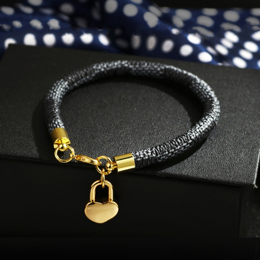 Enthusiasm Classic Women Bracelet Brown Leather Gold Alloy Cute Love Bag Pendant Women Bracelets for Men and Women Jewelry Gifts