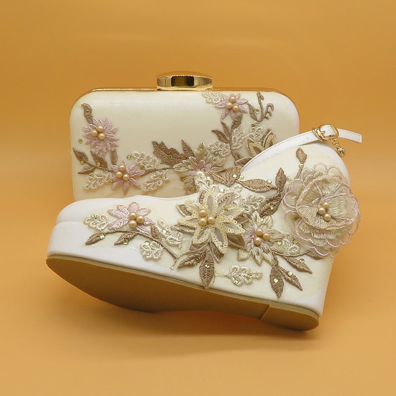 2020 New White Lace Flower wedding shoes with matching bags High heels Pointed Toe Ankle Strap Ladies Party shoe and bag set