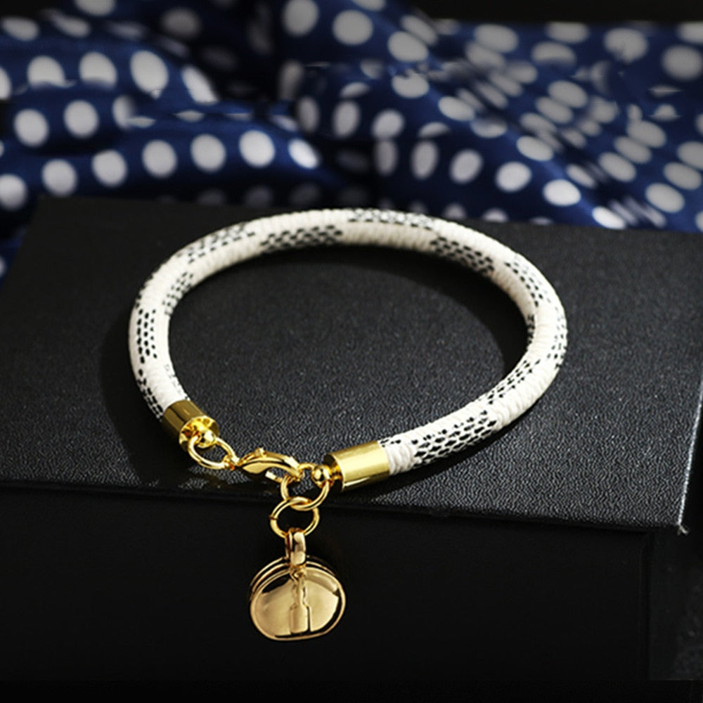 Enthusiasm Classic Women Bracelet Brown Leather Gold Alloy Cute Love Bag Pendant Women Bracelets for Men and Women Jewelry Gifts