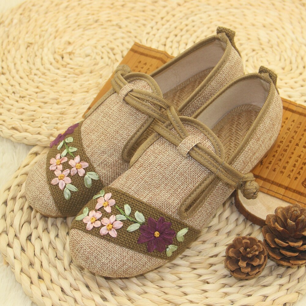 Veowalk New Flower Embroidered Women Breathable Flats Slip On Cotton Fabric Linen Comfortable Old Peking Ballerina Flat Shoes