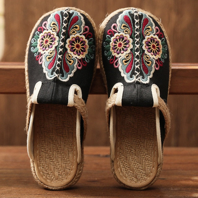 Veowalk Women Casual Linen Handmade Embroidery Mules Flat Slippers Retro Vegan Summer Ladies Canvas Comfortable Espadrille Shoes