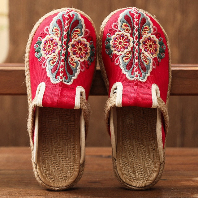 Veowalk Women Casual Linen Handmade Embroidery Mules Flat Slippers Retro Vegan Summer Ladies Canvas Comfortable Espadrille Shoes