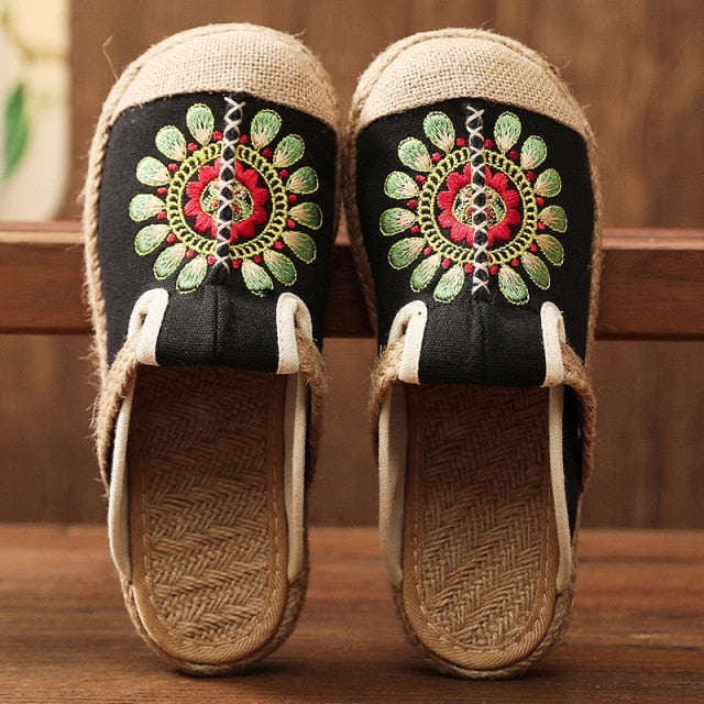 Veowalk Women Casual Linen Handmade Embroidery Mules Flat Slippers Retro Vegan Summer Ladies Canvas Comfortable Espadrille Shoes