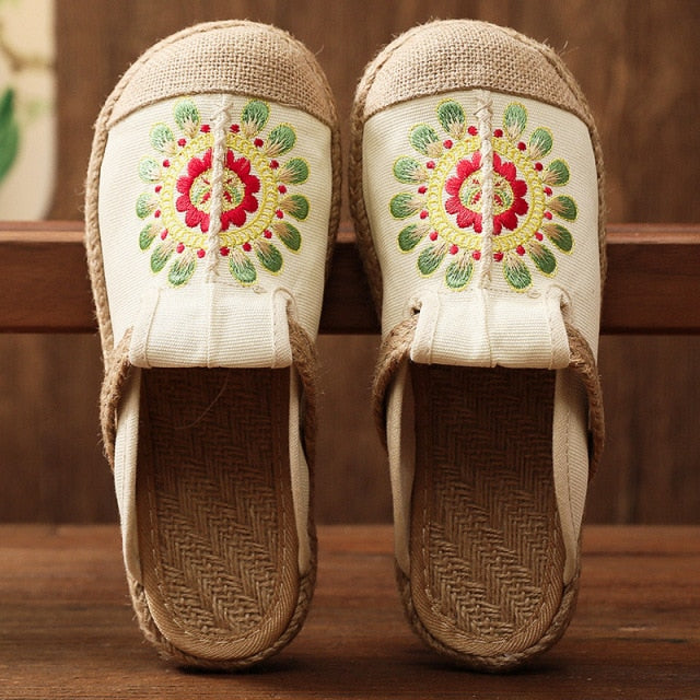Veowalk Women Casual Linen Handmade Embroidery Mules Flat Slippers Retro Vegan Summer Ladies Canvas Comfortable Espadrille Shoes