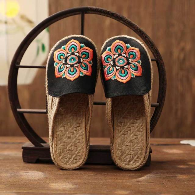 Veowalk Women Casual Linen Handmade Embroidery Mules Flat Slippers Retro Vegan Summer Ladies Canvas Comfortable Espadrille Shoes