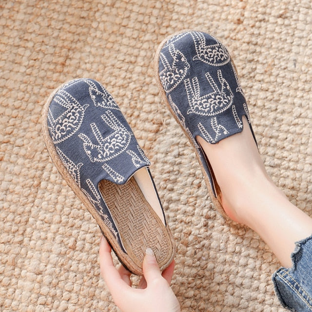 Veowalk Women Casual Linen Handmade Embroidery Mules Flat Slippers Retro Vegan Summer Ladies Canvas Comfortable Espadrille Shoes
