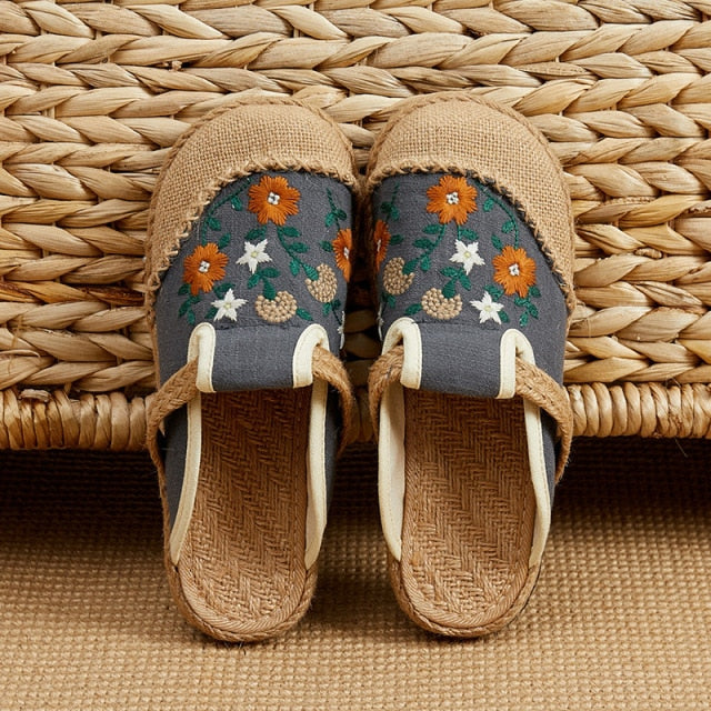 Veowalk Women Casual Linen Handmade Embroidery Mules Flat Slippers Retro Vegan Summer Ladies Canvas Comfortable Espadrille Shoes