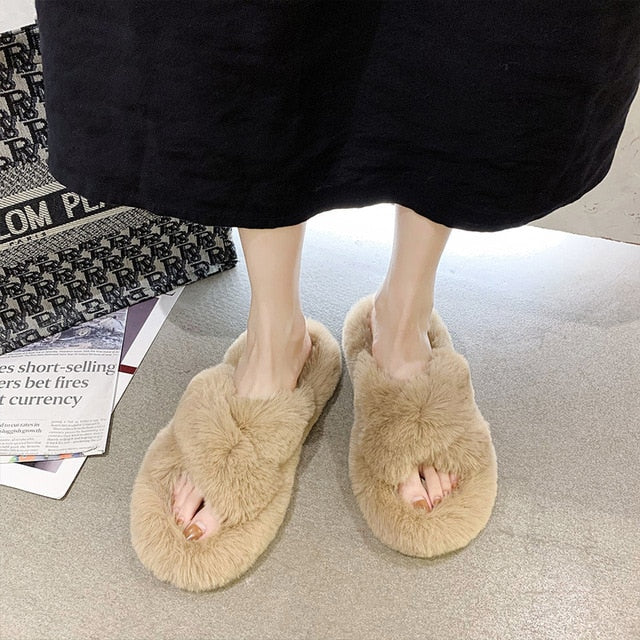 Indoor Women Fur Slippers Fluffy Soft Furry Slides Thick Flats Heel Non Slip House Shoes Ladies Luxury Design Footwear Whosale