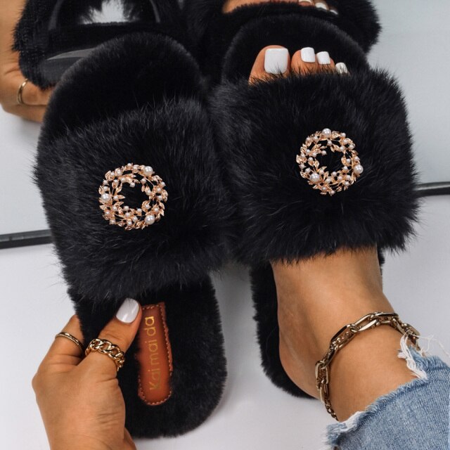Women Flip Flops Pearl Wreath Fluffy Indoor Slippers Platform Fur Sandals Designer Faux Fur Slides Ladies Winter Casual Shoes