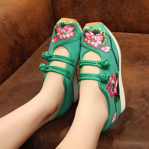 Veowalk New Spring Women's Flower Embroidered Flat Platform Shoes Chinese Ladies Casual Comfort Denim Fabric Sneakers Shoes