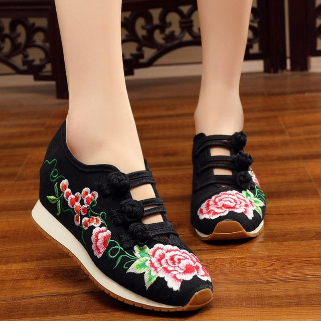 Veowalk New Spring Women's Flower Embroidered Flat Platform Shoes Chinese Ladies Casual Comfort Denim Fabric Sneakers Shoes