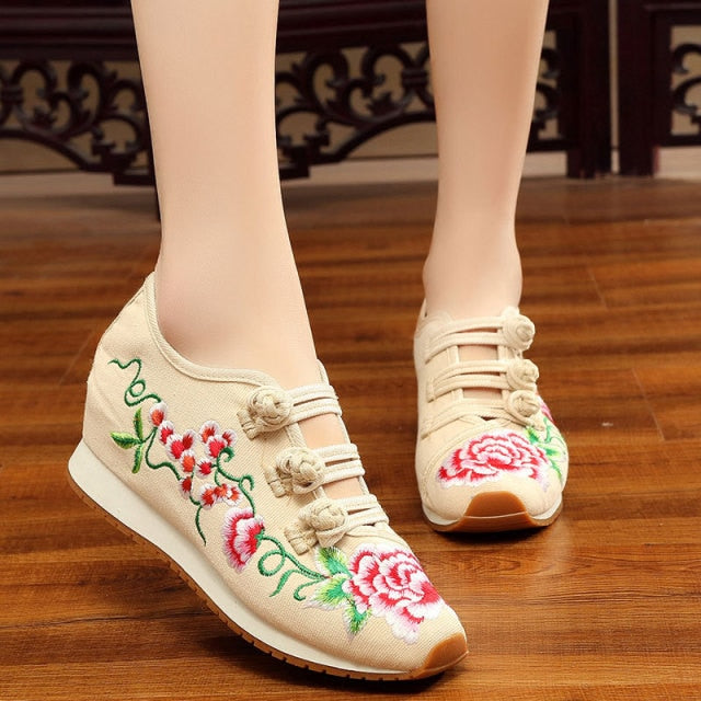 Veowalk New Spring Women's Flower Embroidered Flat Platform Shoes Chinese Ladies Casual Comfort Denim Fabric Sneakers Shoes